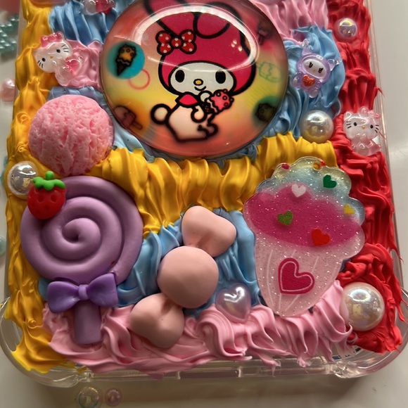 Melody Decoden iPhone 14 plus case - Picture 5 of 5